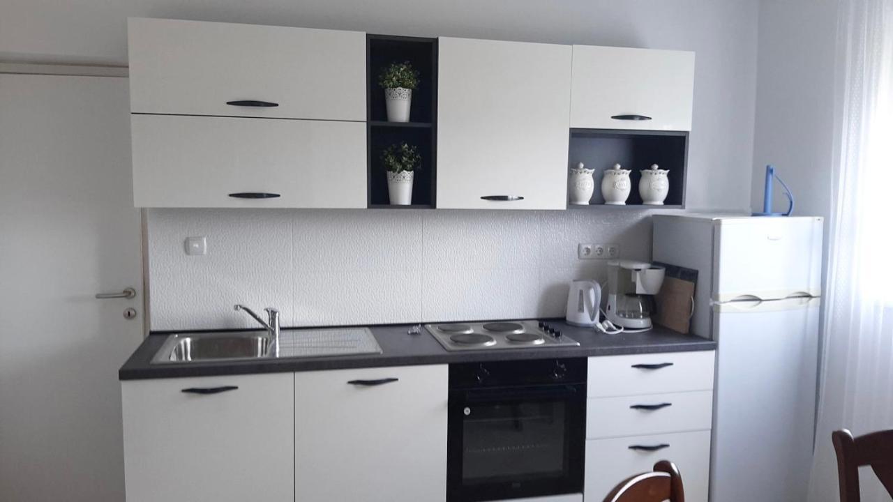 Apartment Tea Rab Town Bagian luar foto